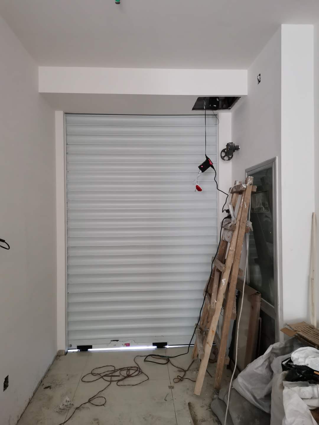 济南卷帘门棱角脱落的缘故原由是什么