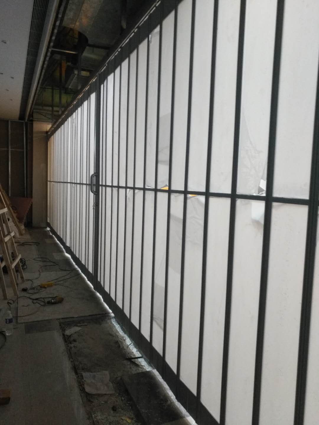 电动卷帘门泛起的故障是什么缘故原由导致的？？