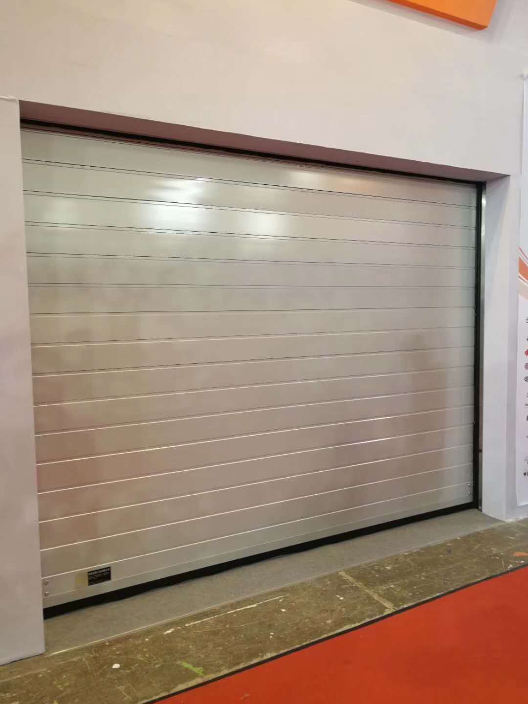 电动卷帘门的卷轴两头线怎样坚持在一条水平线？？？？